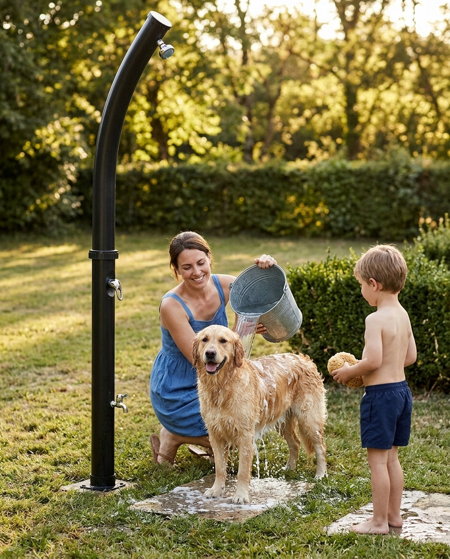 Solarias Douche Solaire 20L – Mitigeur, Rince-pieds, Pour Jardin & Camping — 09 lifestyle famille rincage chien