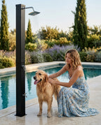 Solarias Douche Solaire 40L – Pomme Rotative 360°, Lave-pieds, Mitigeur — lifestyle femme chien piscine
